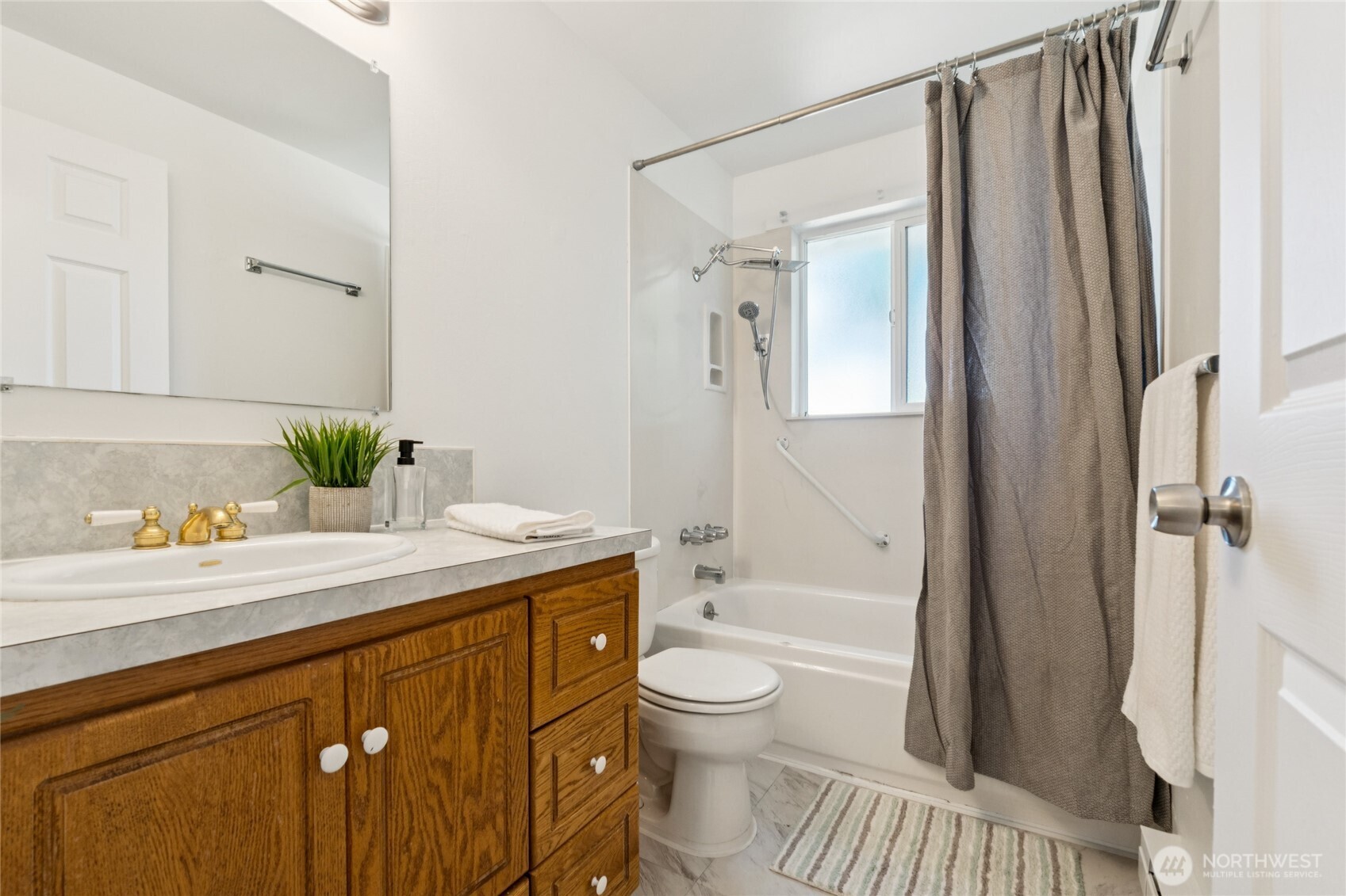 19520 Grannis Road , Bothell, WA 98012