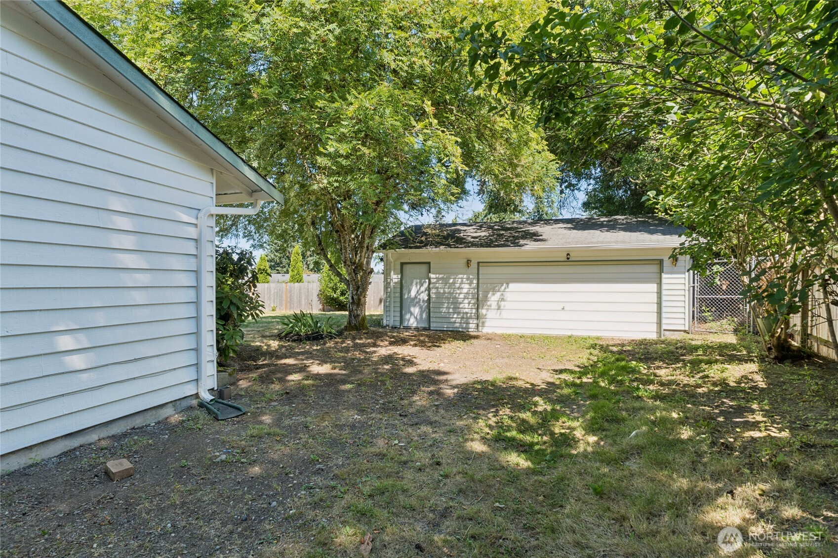 19520 Grannis Road , Bothell, WA 98012