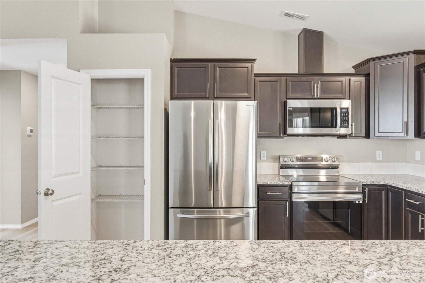 9 Curtis , Longview, WA 98632