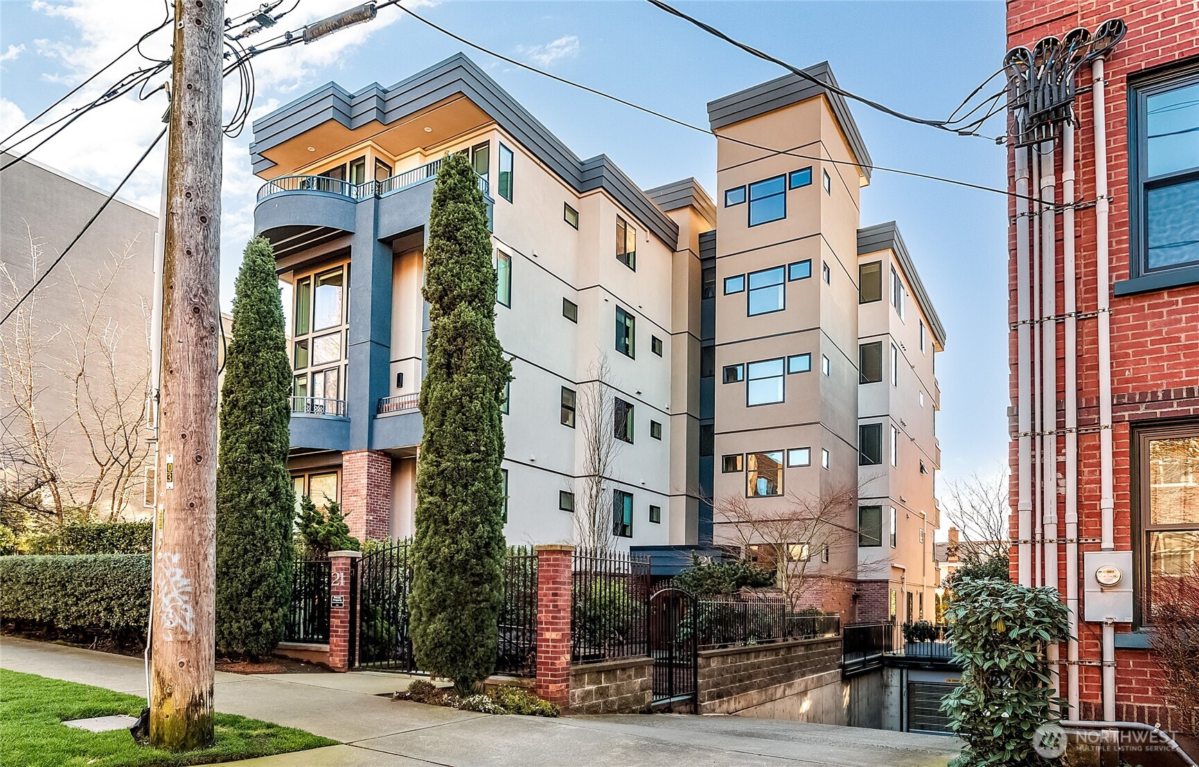 21 W Comstock Street #102, Seattle, WA 98119