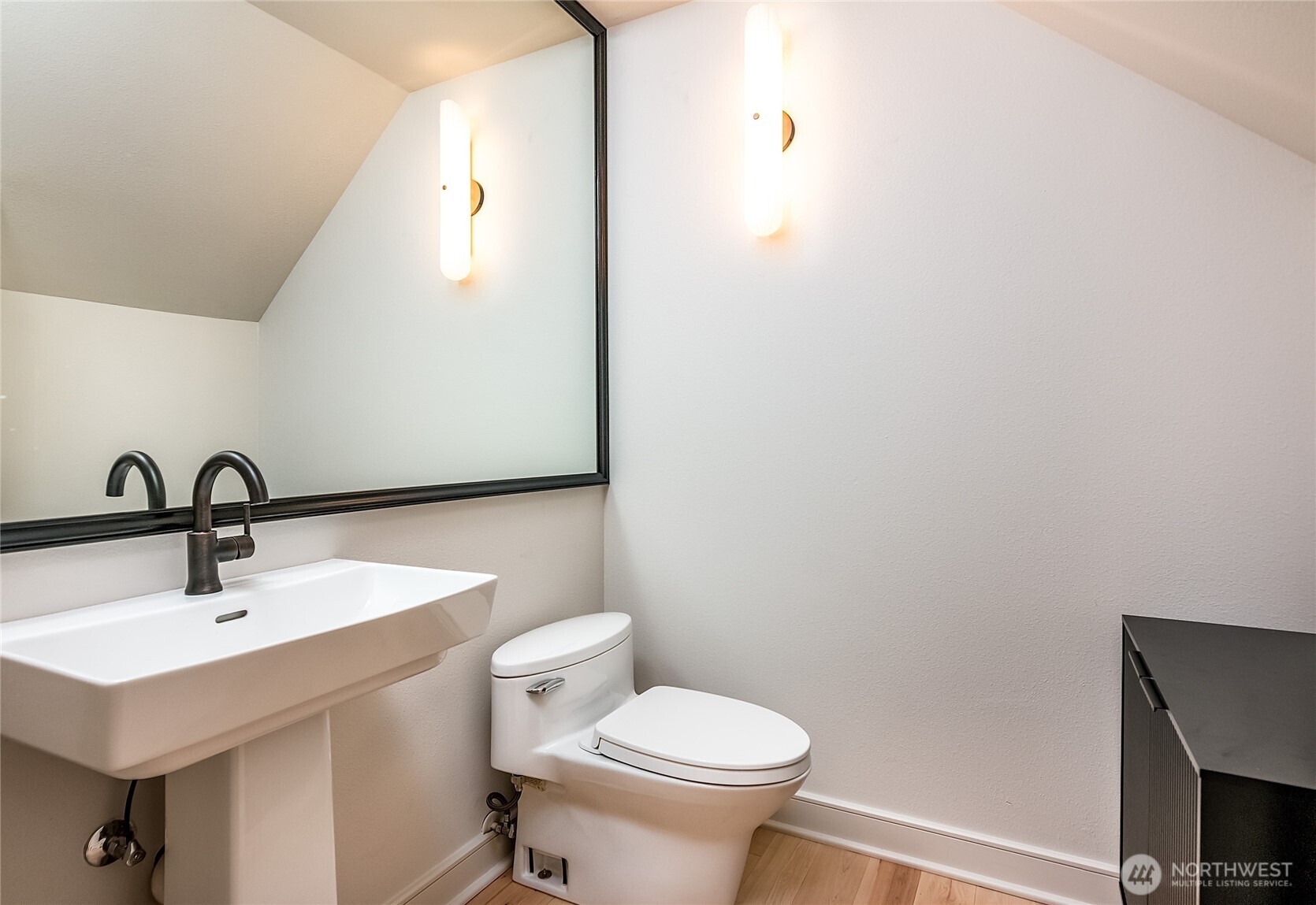 21 W Comstock Street #102, Seattle, WA 98119