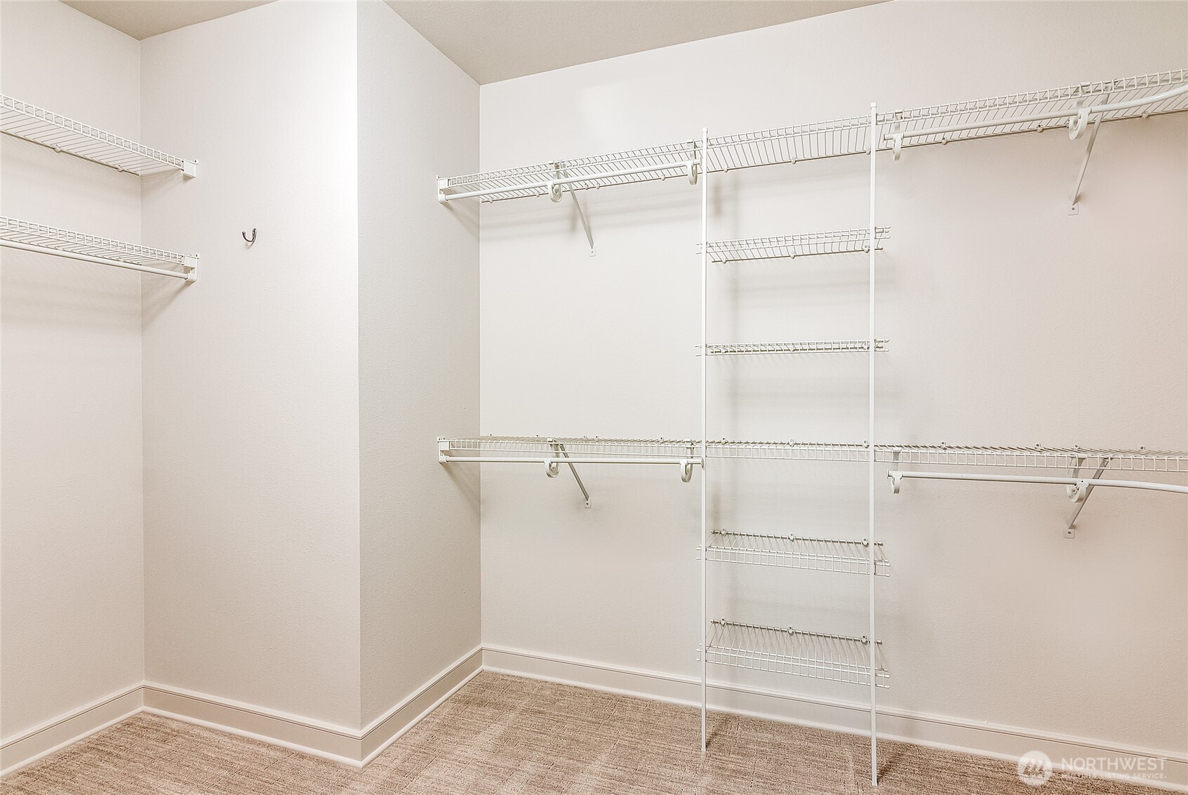 21 W Comstock Street #102, Seattle, WA 98119