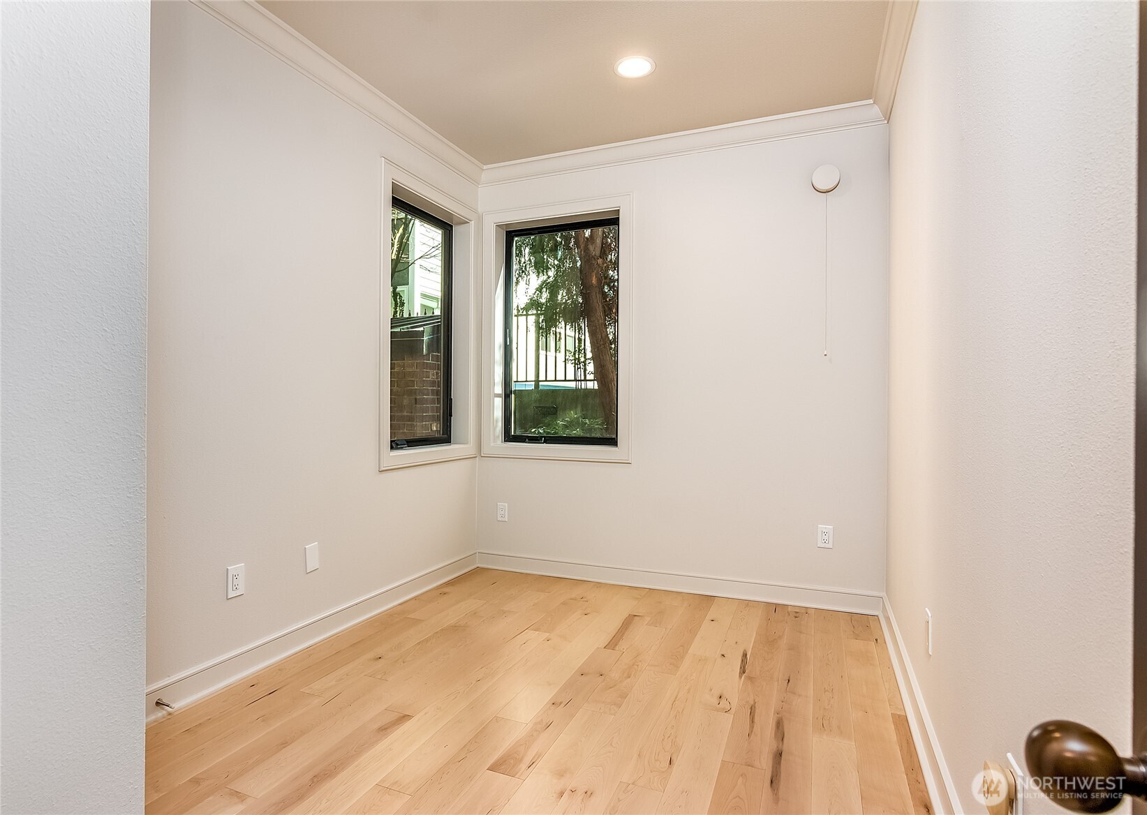 21 W Comstock Street #102, Seattle, WA 98119