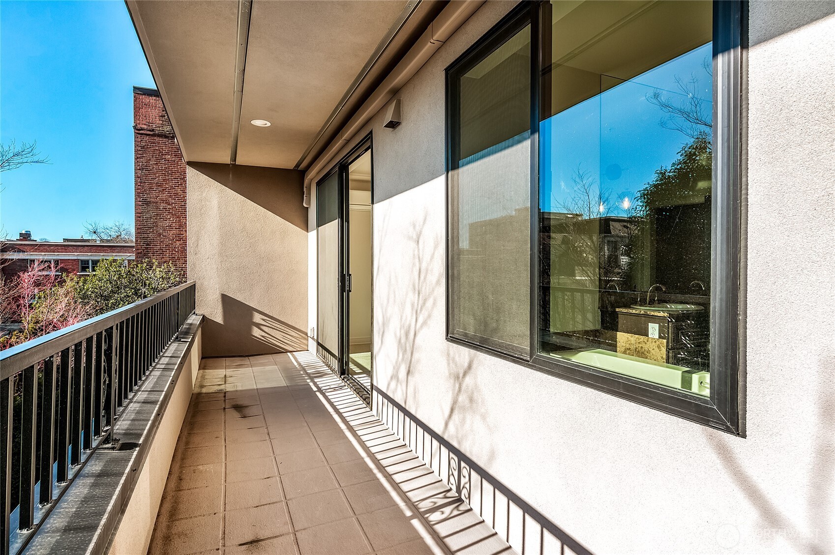 21 W Comstock Street #102, Seattle, WA 98119