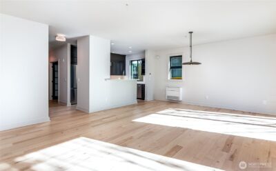 21 W Comstock Street #102, Seattle, WA 98119 - Photo 6