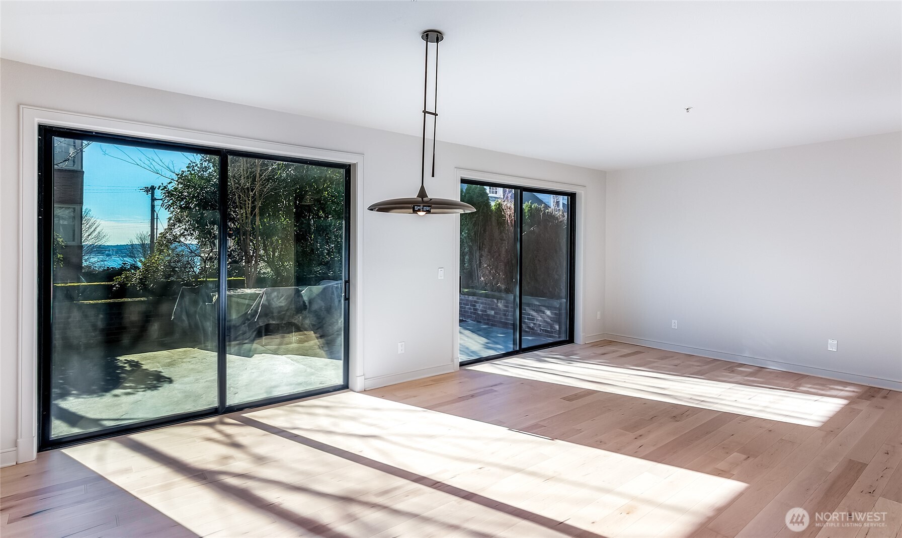 21 W Comstock Street #102, Seattle, WA 98119