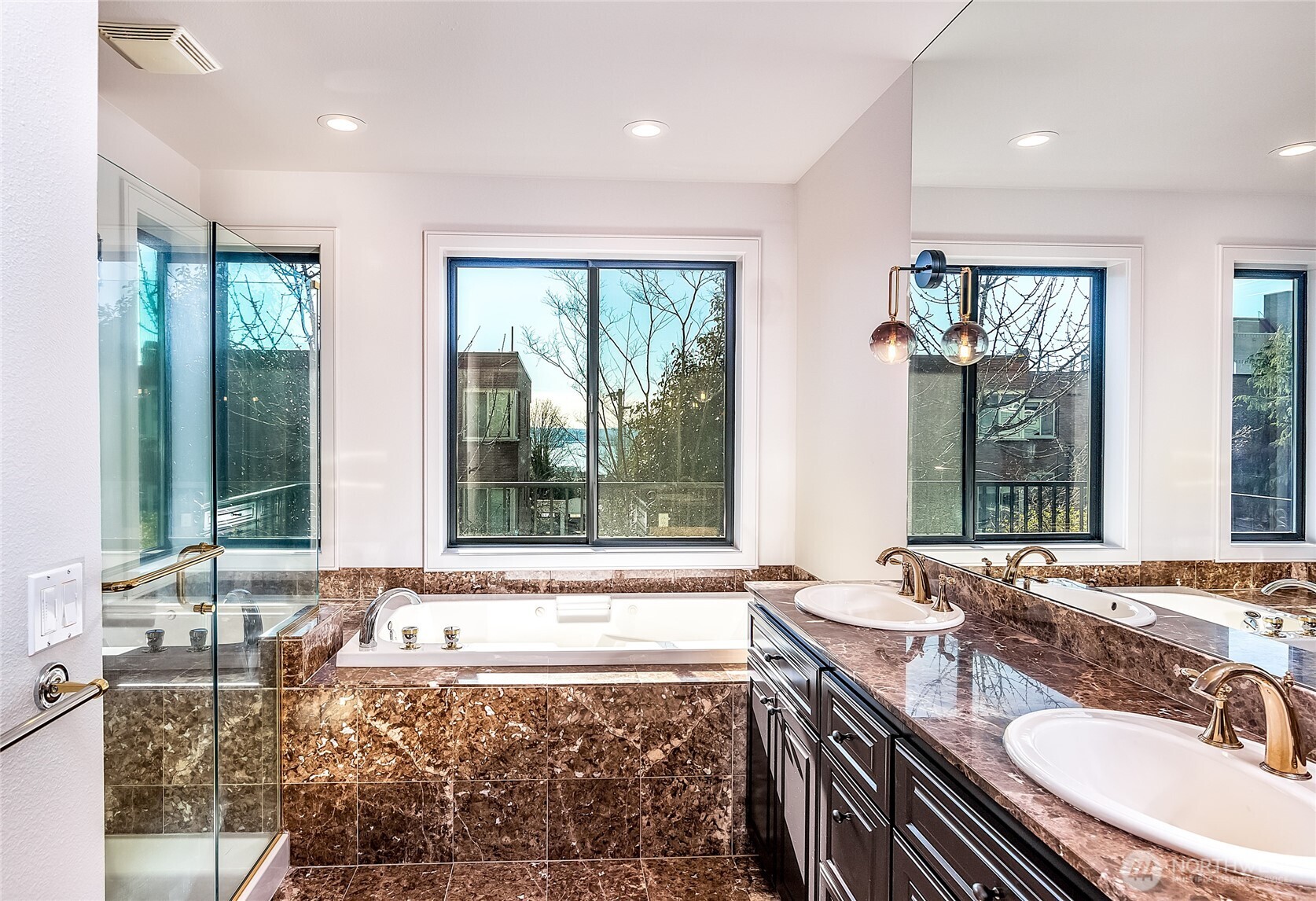 21 W Comstock Street #102, Seattle, WA 98119