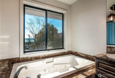 21 W Comstock Street #102, Seattle, WA 98119 - Photo 10