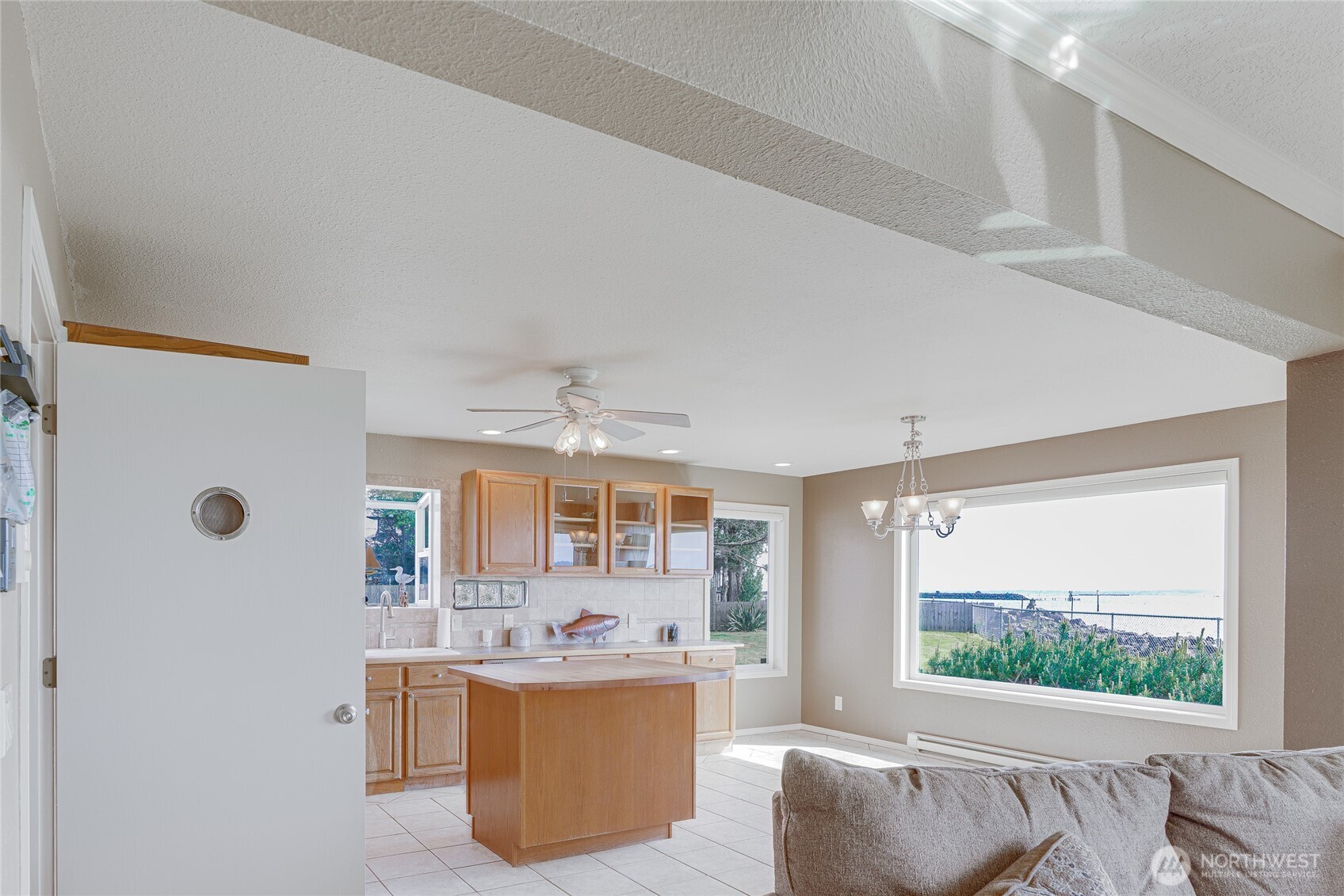 830 Riverview LN , Chinook, WA 98614