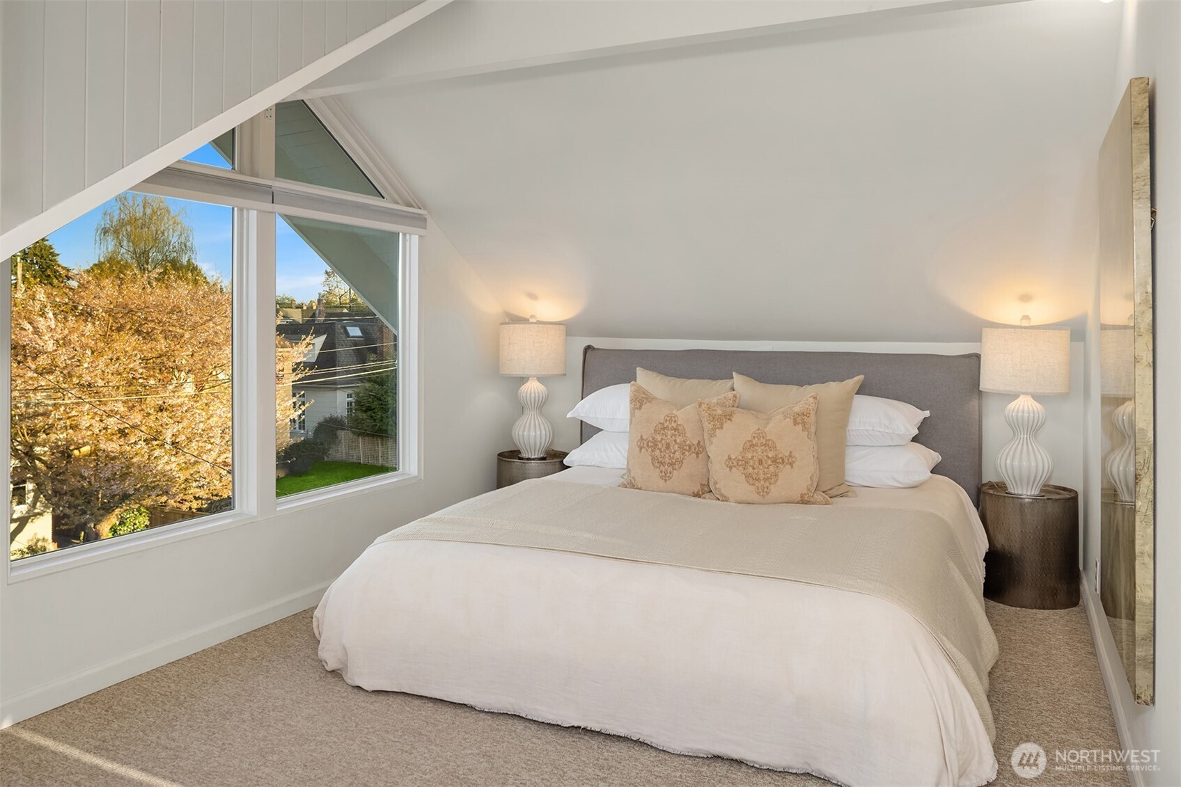 1939 14th Avenue E, Seattle, WA 98112