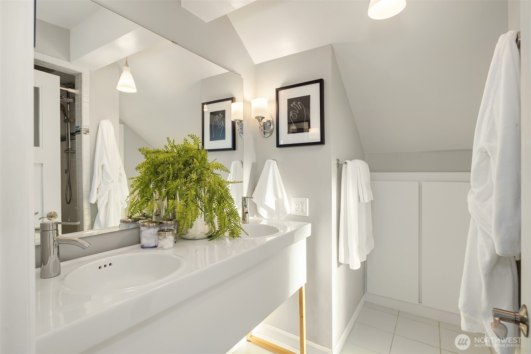 1939 14th Avenue E, Seattle, WA 98112