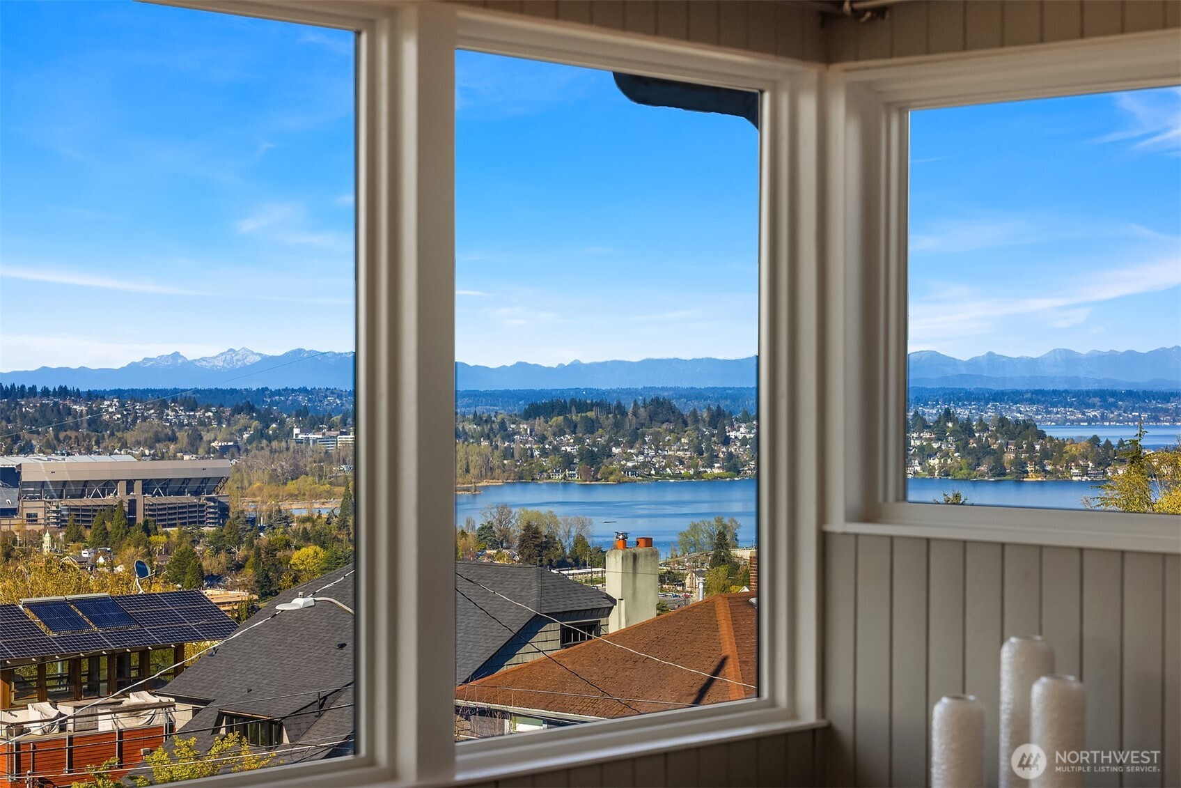 1939 14th Avenue E, Seattle, WA 98112