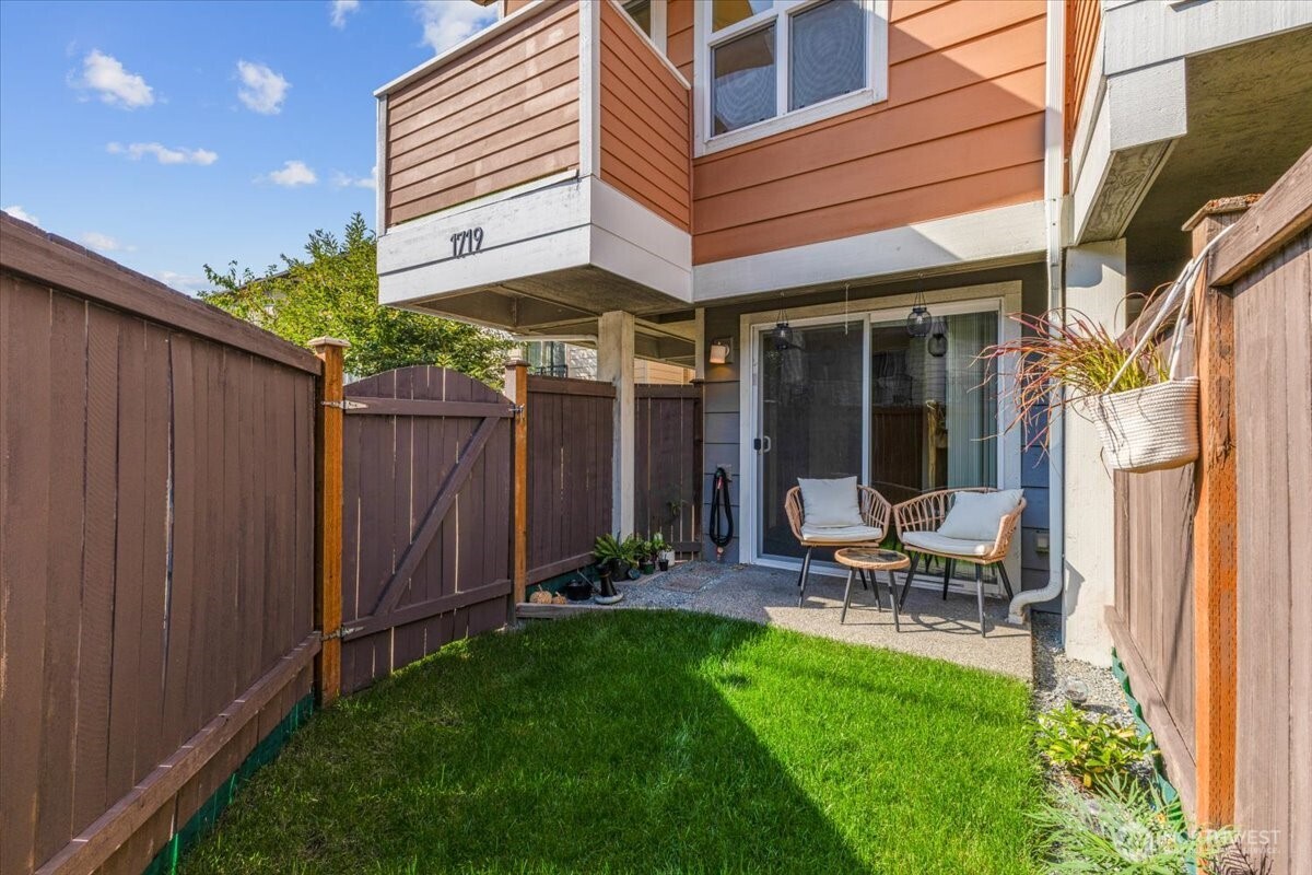 1719 SW Henderson Street , Seattle, WA 98106