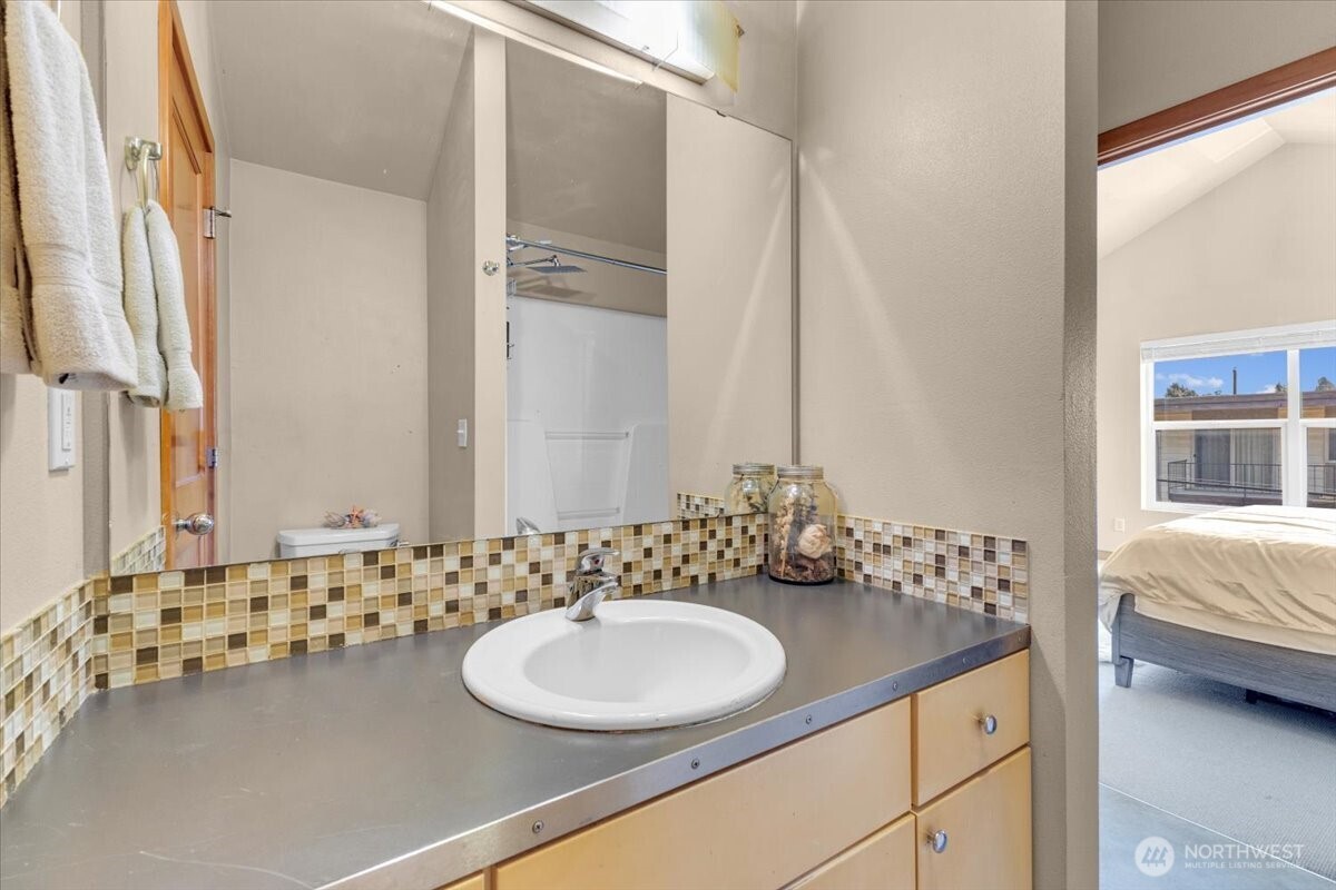 1719 SW Henderson Street , Seattle, WA 98106