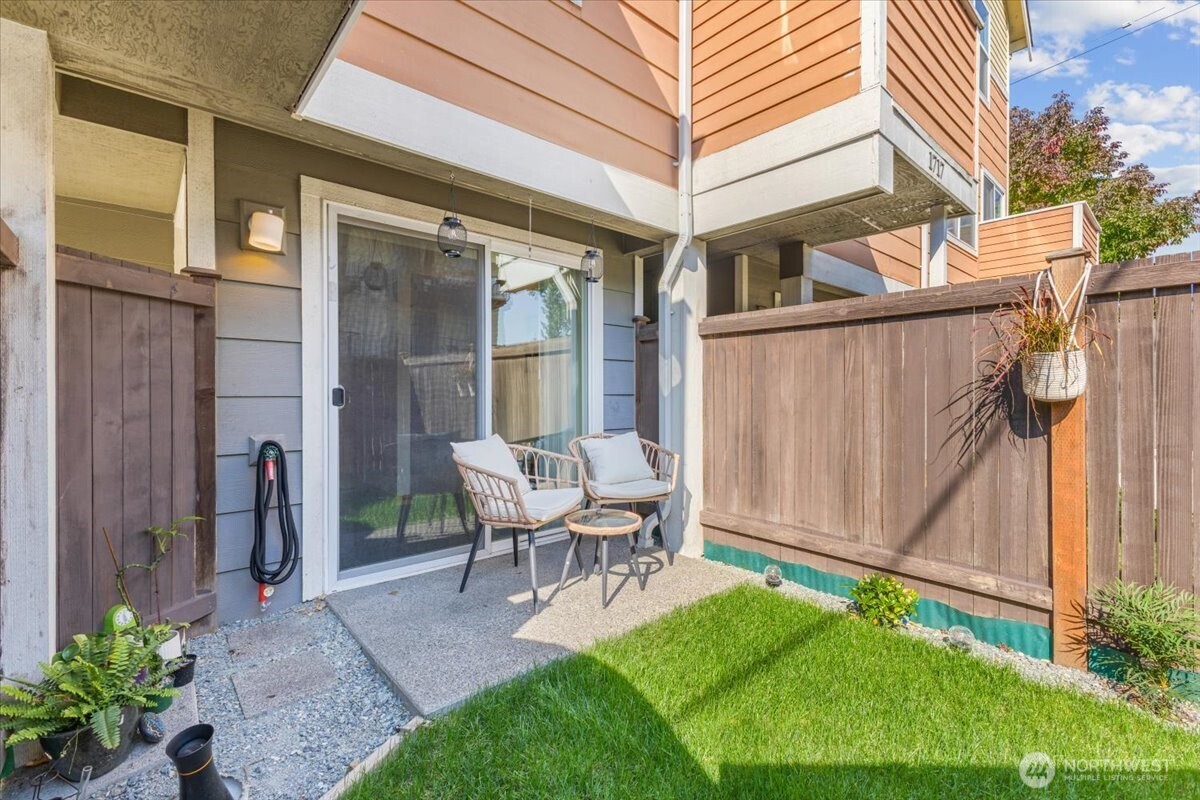 1719 SW Henderson Street , Seattle, WA 98106