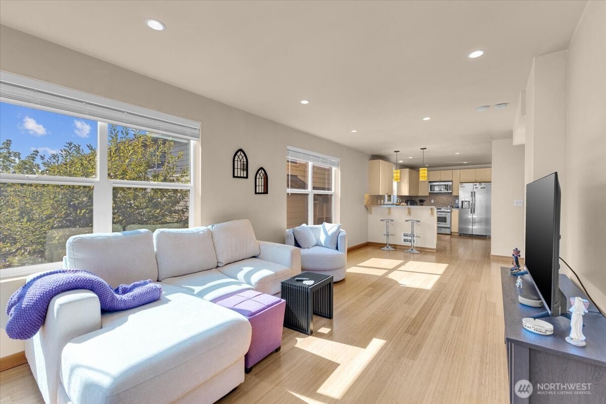 1719 SW Henderson Street , Seattle, WA 98106