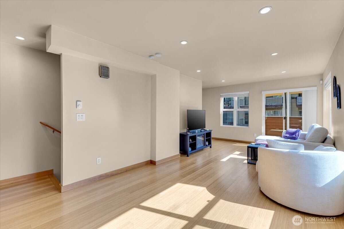 1719 SW Henderson Street , Seattle, WA 98106