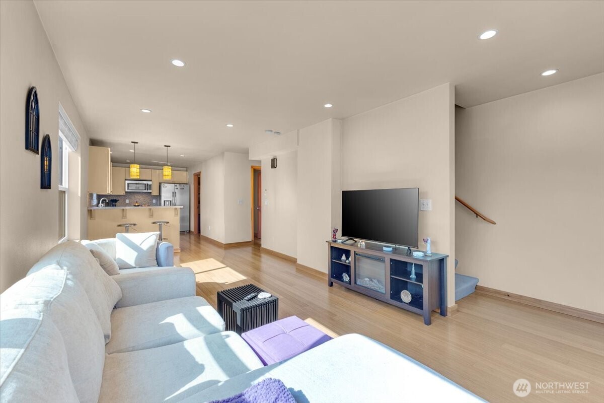 1719 SW Henderson Street , Seattle, WA 98106