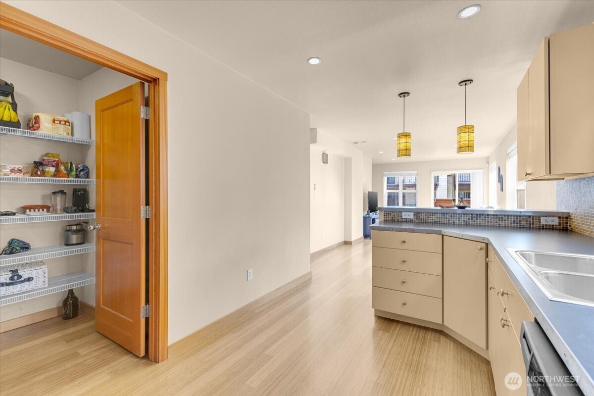 1719 SW Henderson Street , Seattle, WA 98106