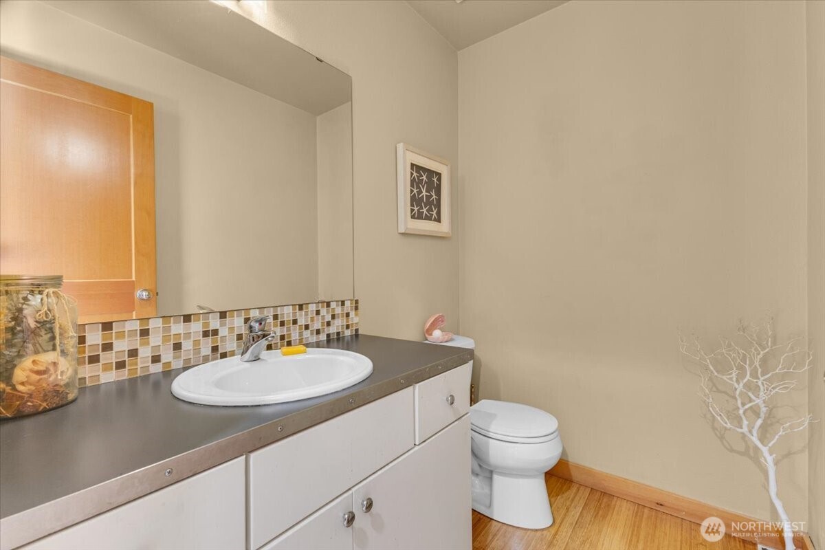 1719 SW Henderson Street , Seattle, WA 98106