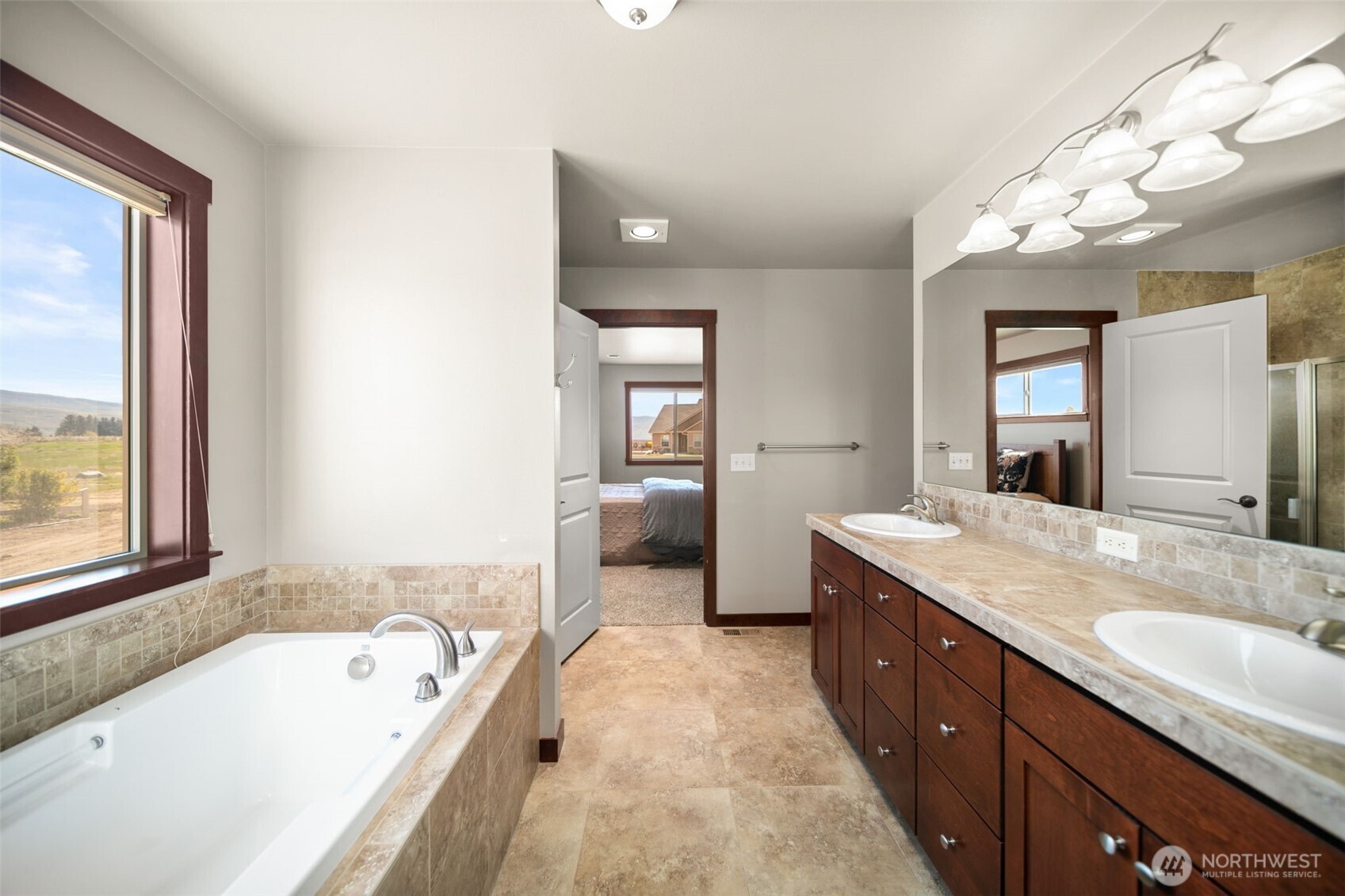 229 Sun Valley Drive , Wenatchee, WA 98801-9711
