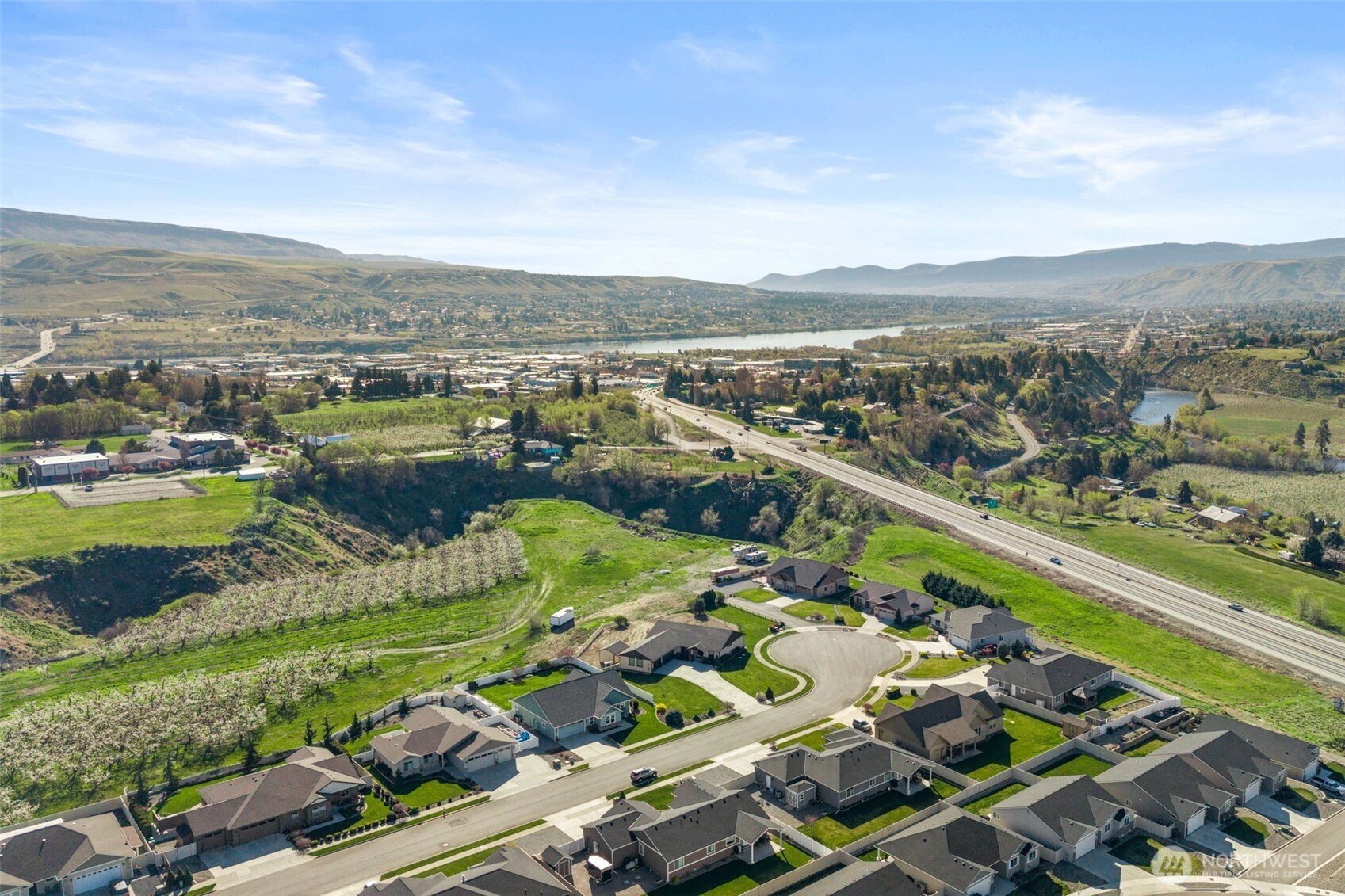 229 Sun Valley Drive , Wenatchee, WA 98801-9711