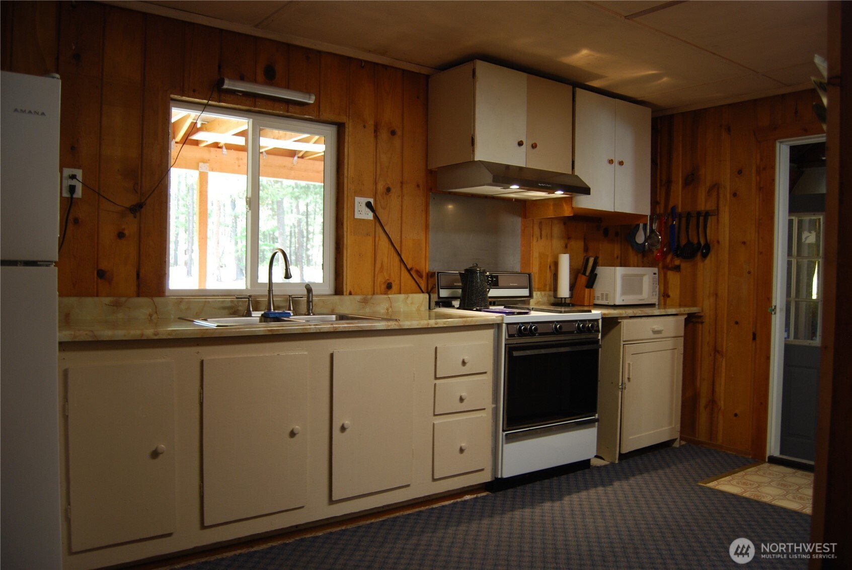 31 Summit Lake Rd , Tonasket, WA 98855