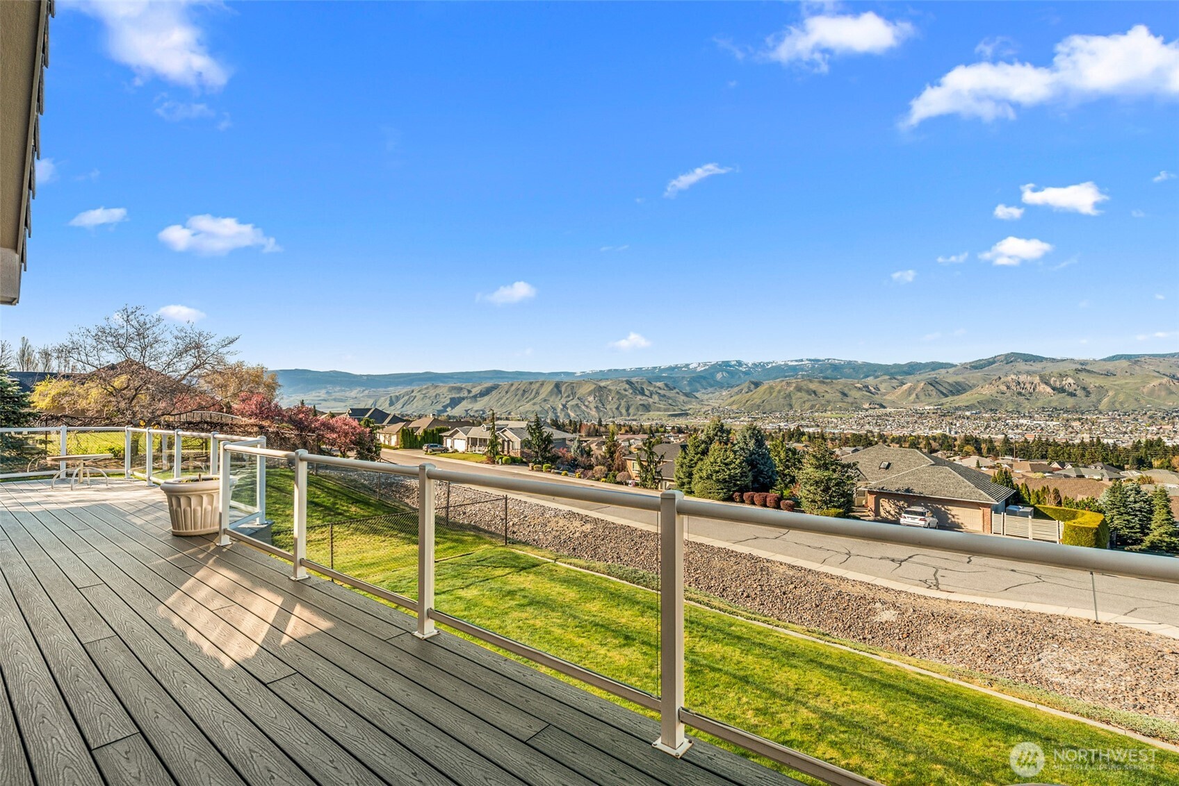 810 Briarwood Drive , East Wenatchee, WA 98802