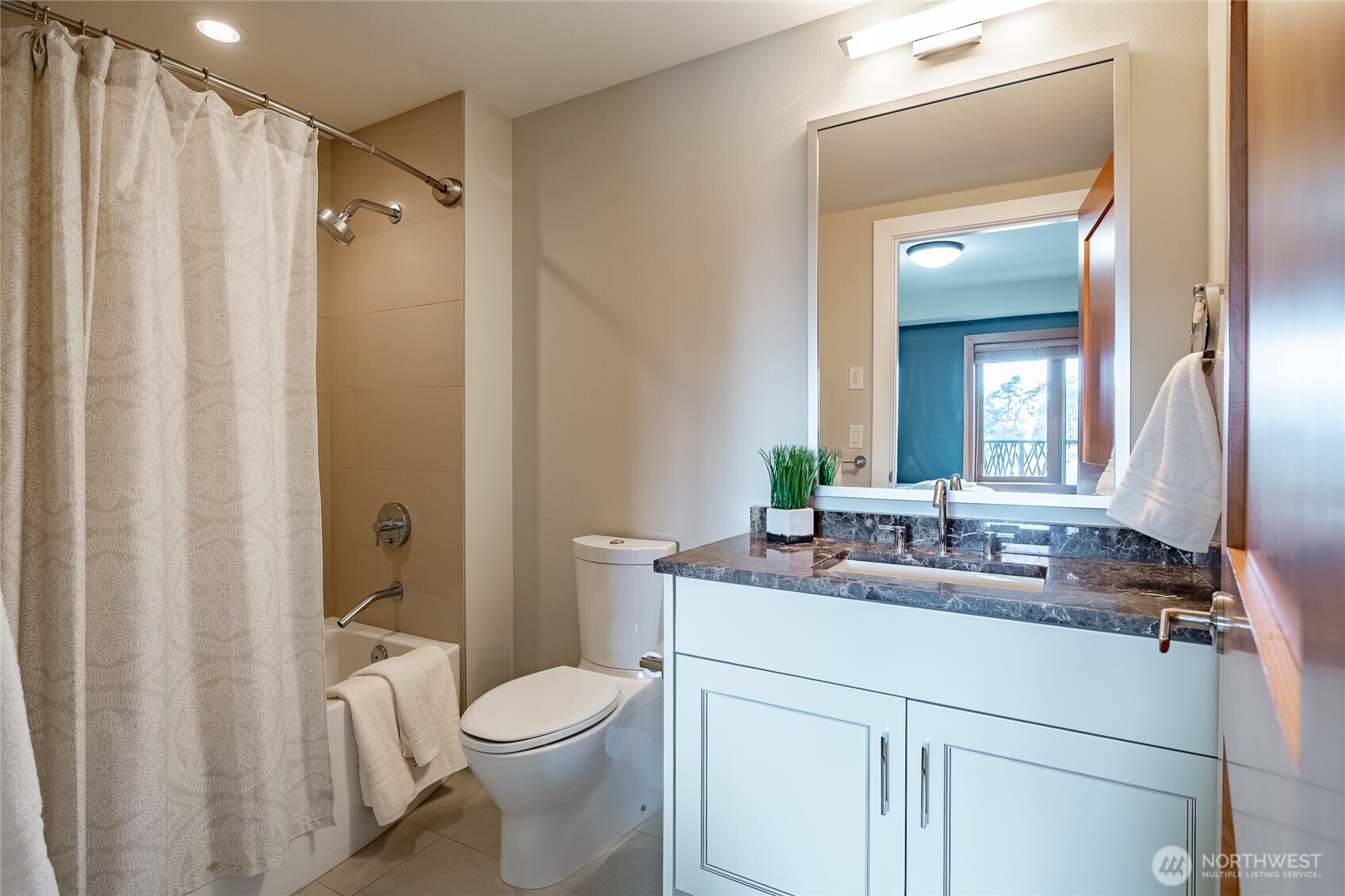 9535 Semiahmoo Parkway #B202, Blaine, WA 98230