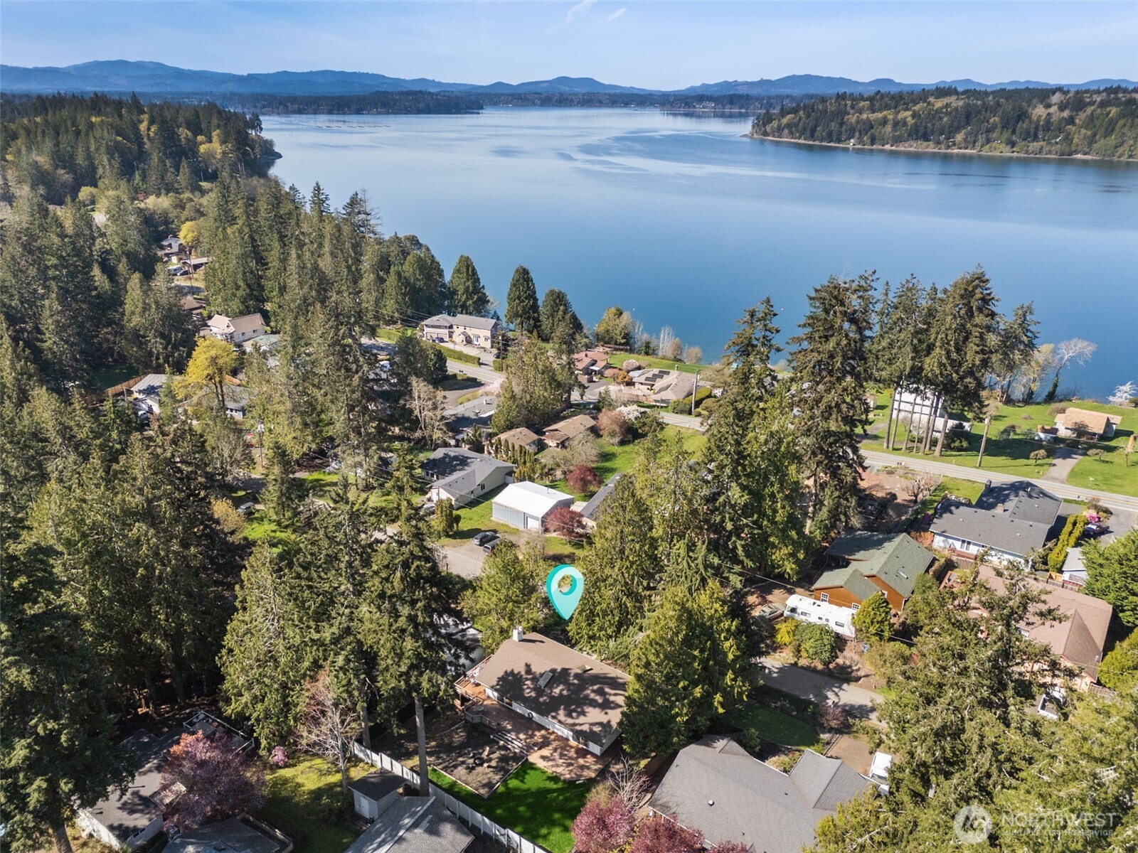 9832 Whitecap Drive NW, Olympia, WA 98502