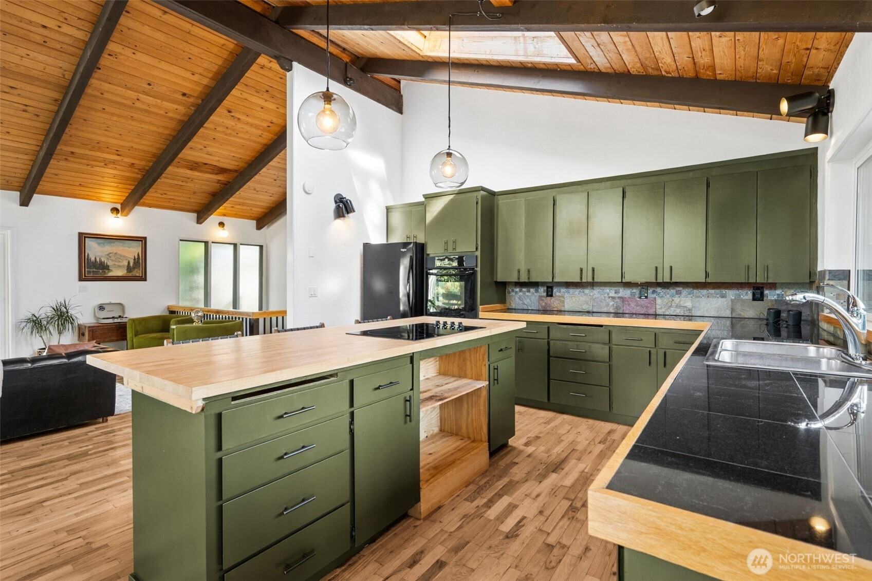 9832 Whitecap Drive NW, Olympia, WA 98502