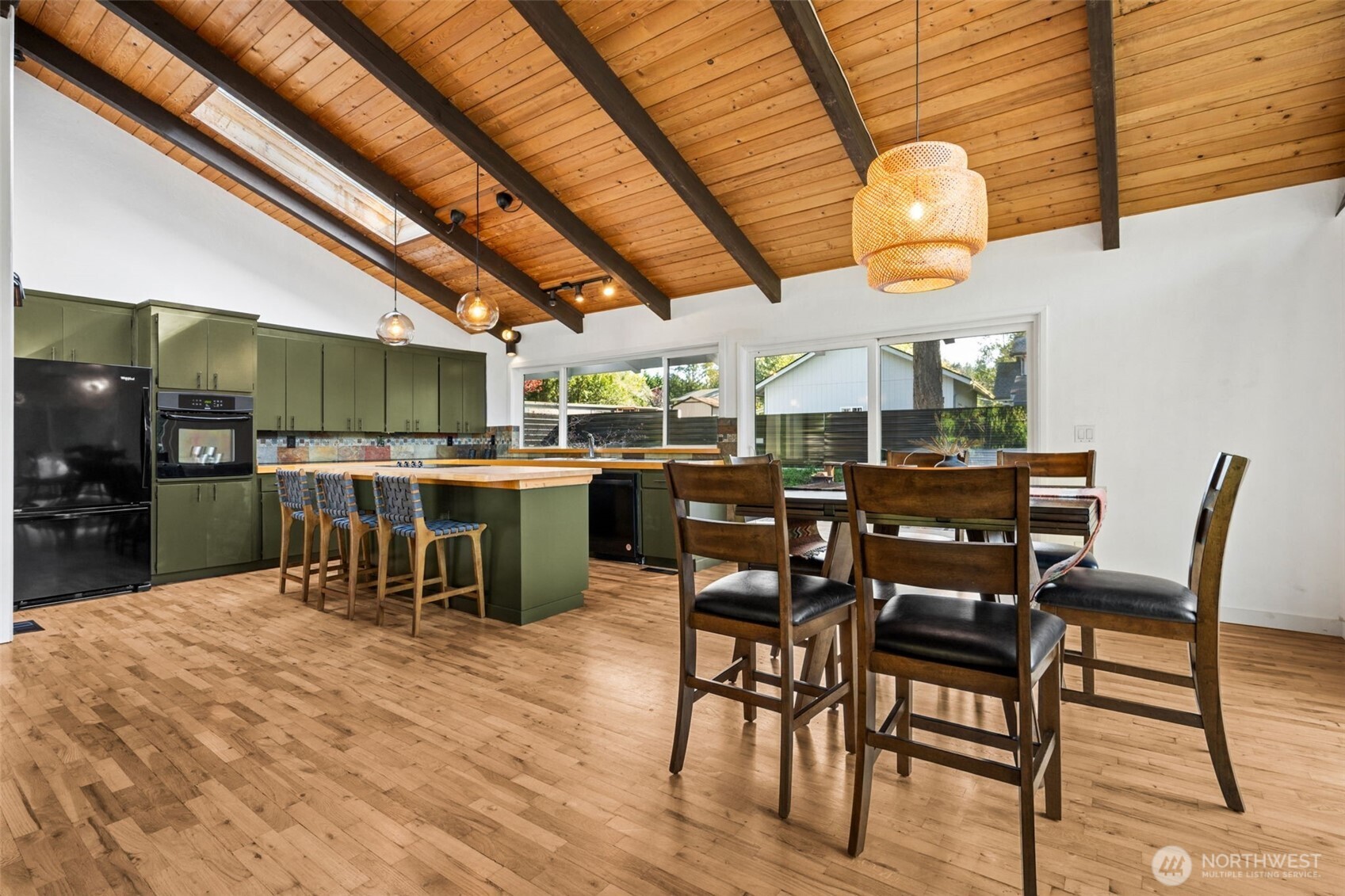 9832 Whitecap Drive NW, Olympia, WA 98502