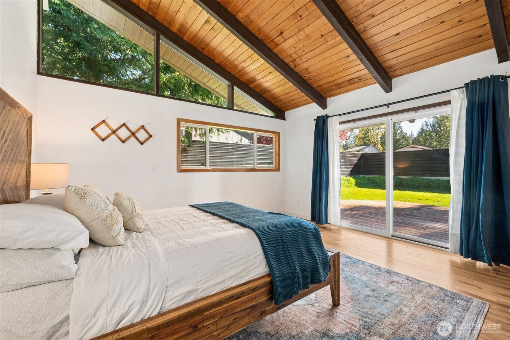 9832 Whitecap Drive NW, Olympia, WA 98502