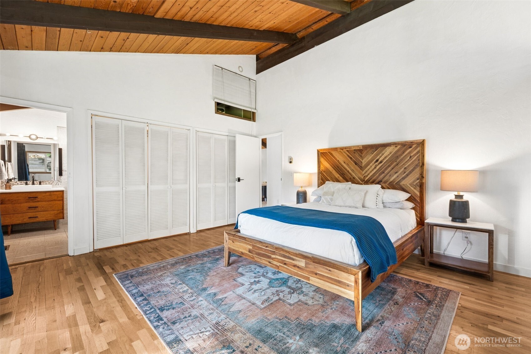 9832 Whitecap Drive NW, Olympia, WA 98502