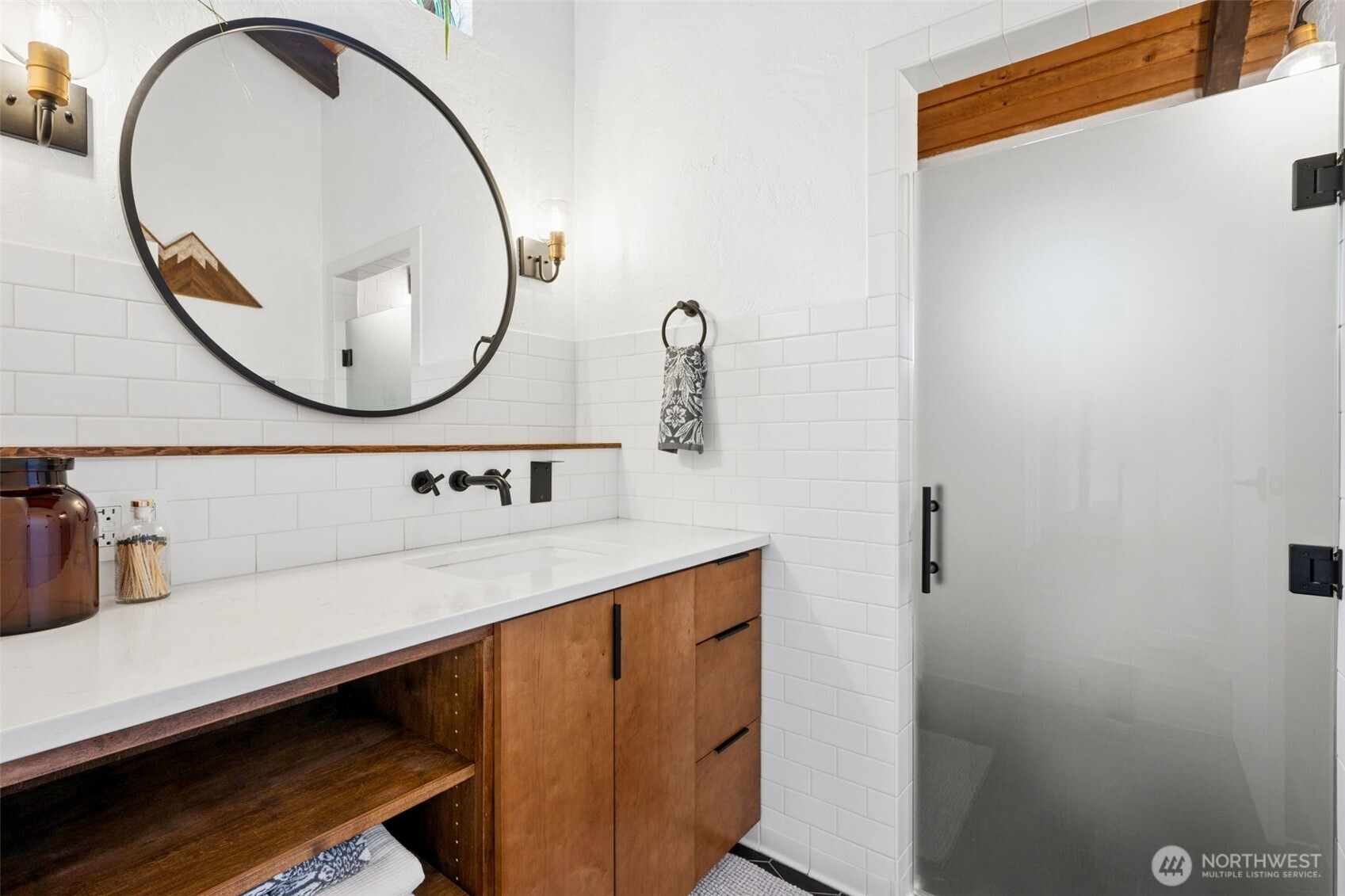 9832 Whitecap Drive NW, Olympia, WA 98502