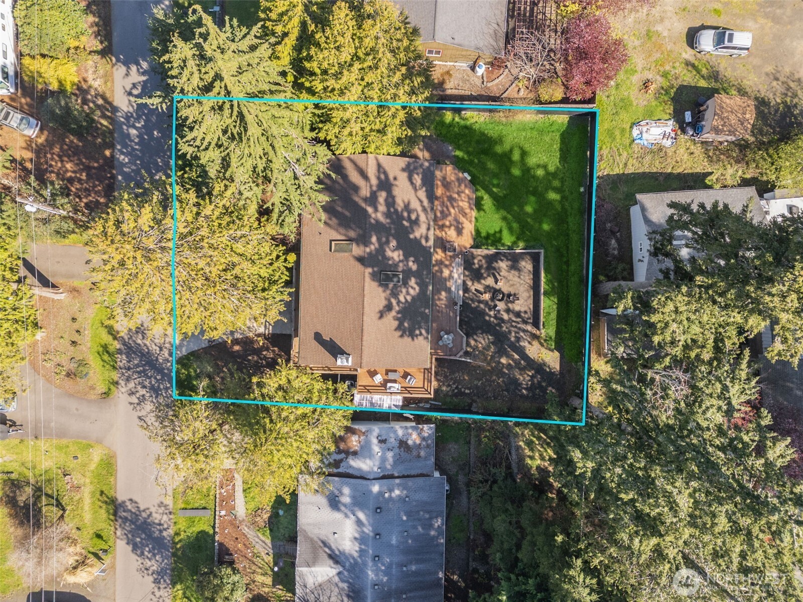 9832 Whitecap Drive NW, Olympia, WA 98502