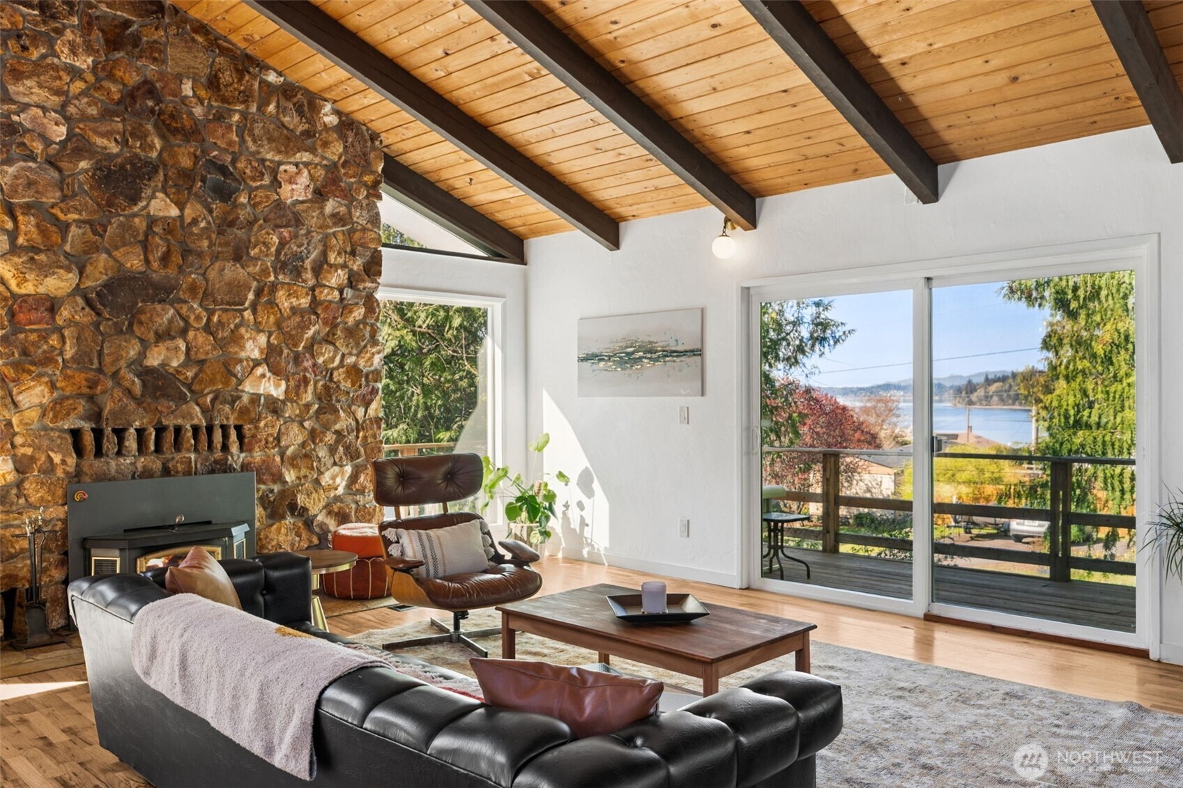 9832 Whitecap Drive NW, Olympia, WA 98502