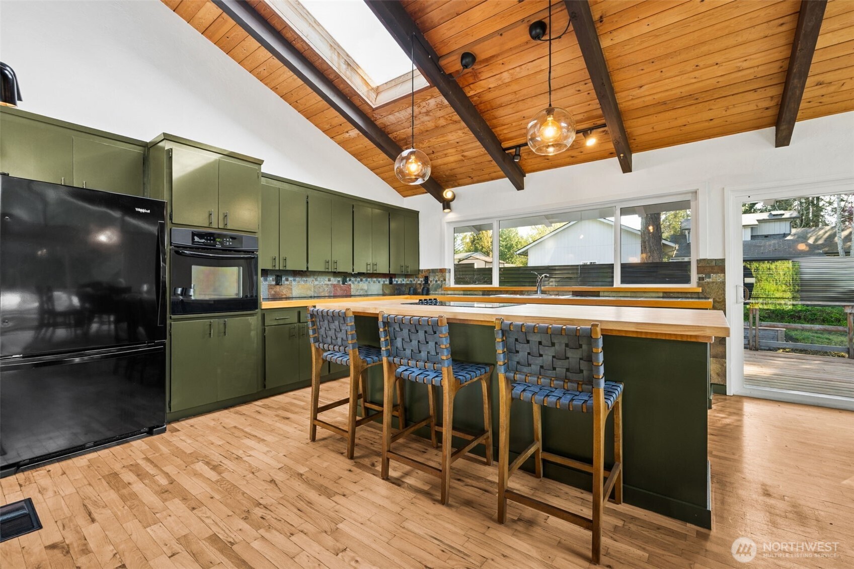 9832 Whitecap Drive NW, Olympia, WA 98502