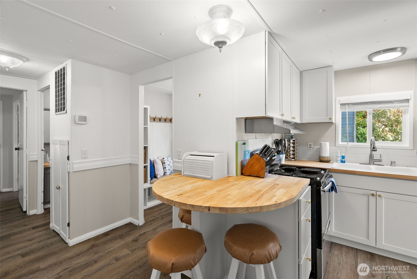 40 N Canal View Road , Hoodsport, WA 98548