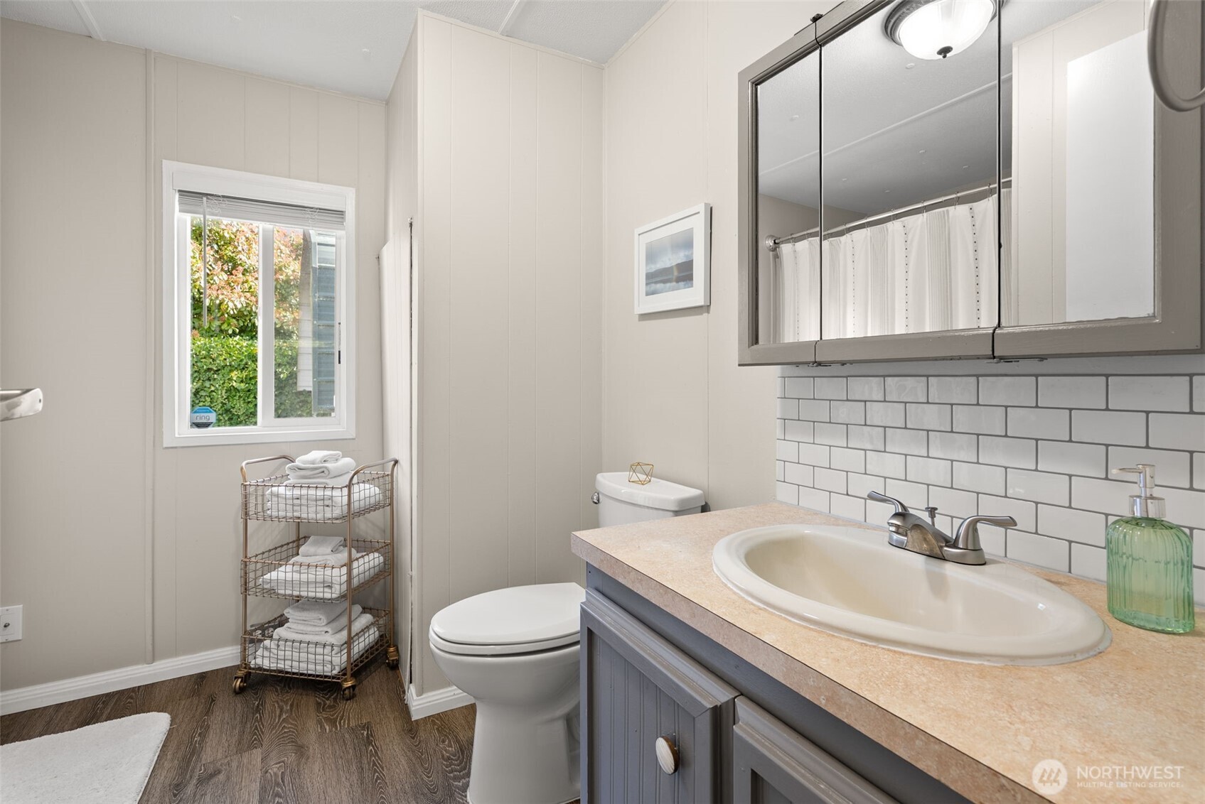 40 N Canal View Road , Hoodsport, WA 98548