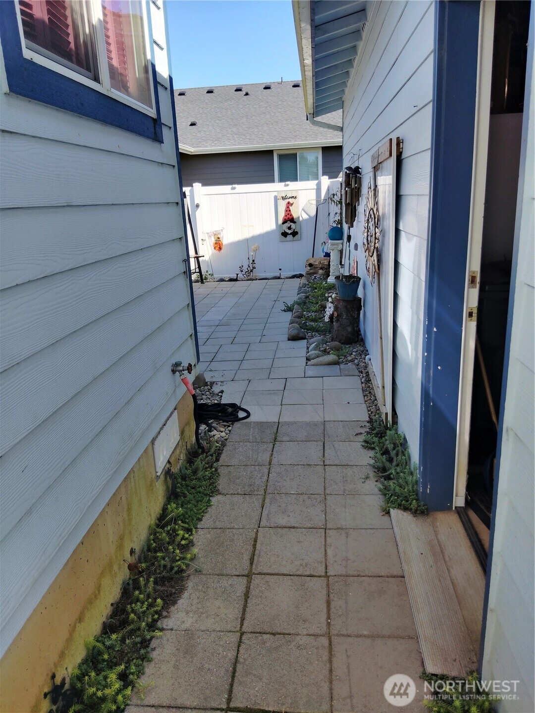 526 Sand Dune Avenue SW, Ocean Shores, WA 98569