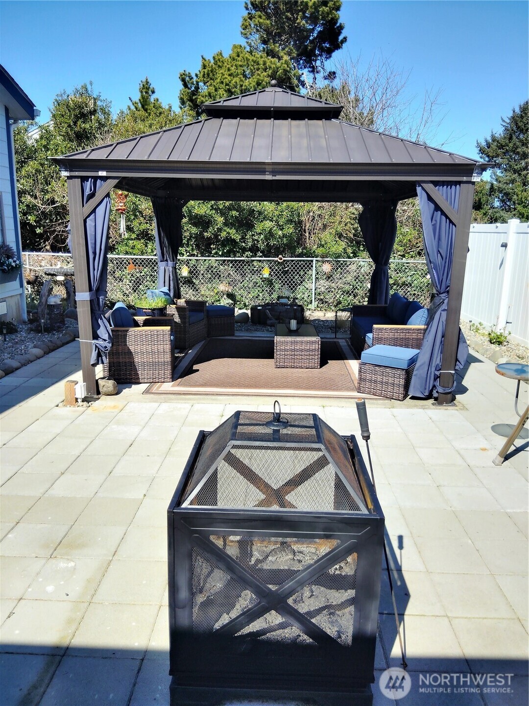 526 Sand Dune Avenue SW, Ocean Shores, WA 98569