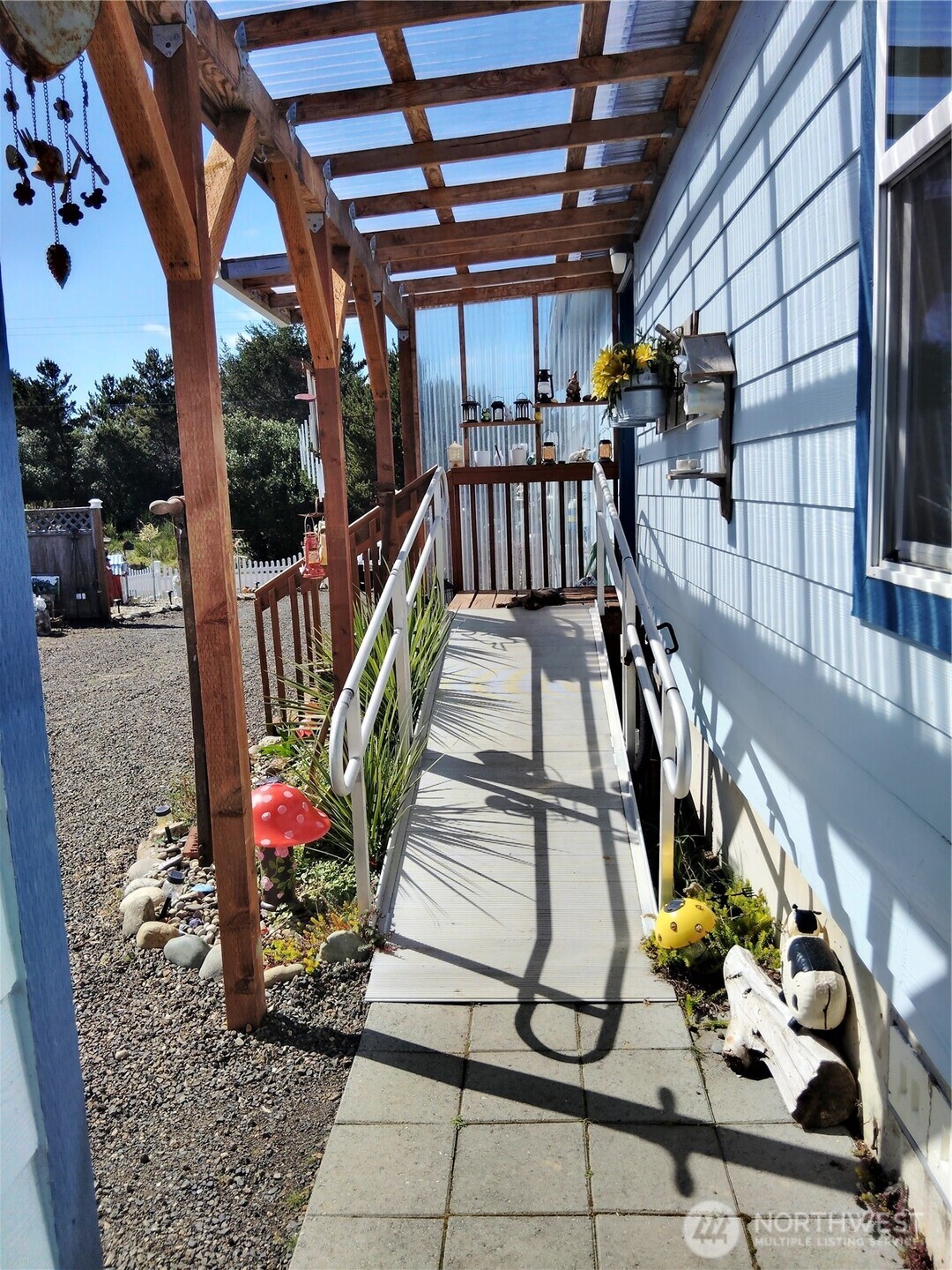 526 Sand Dune Avenue SW, Ocean Shores, WA 98569