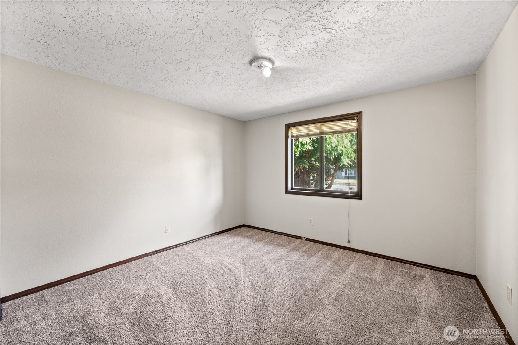 5628 Finch Drive , Longview, WA 98632