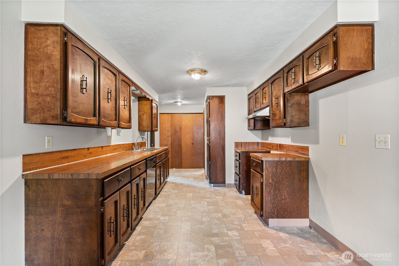 5628 Finch Drive , Longview, WA 98632