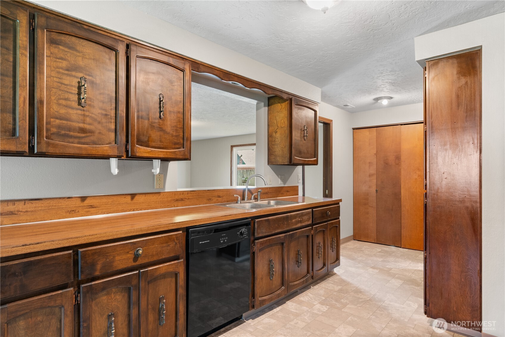 5628 Finch Drive , Longview, WA 98632