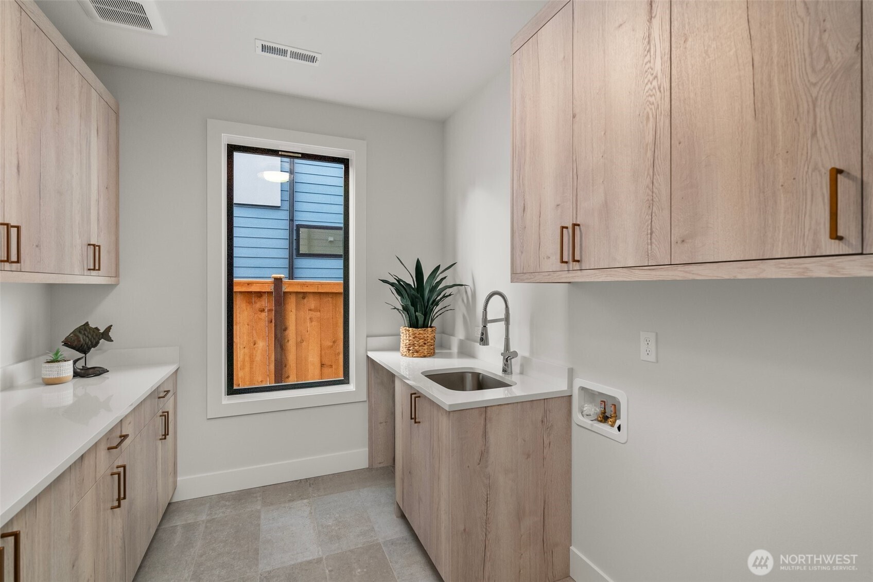 1422 Sequalish Street , Steilacoom, WA 98388