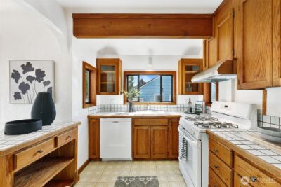 14321 37th Avenue NE, Seattle, WA 98125 - Photo 10