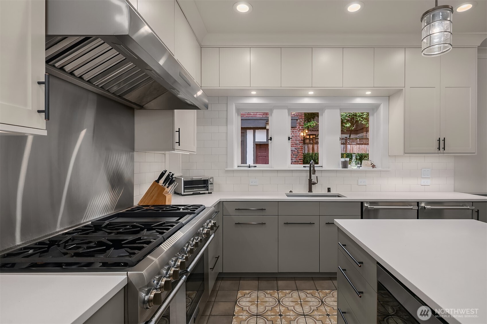 803 E Prospect Street , Seattle, WA 98102-4316