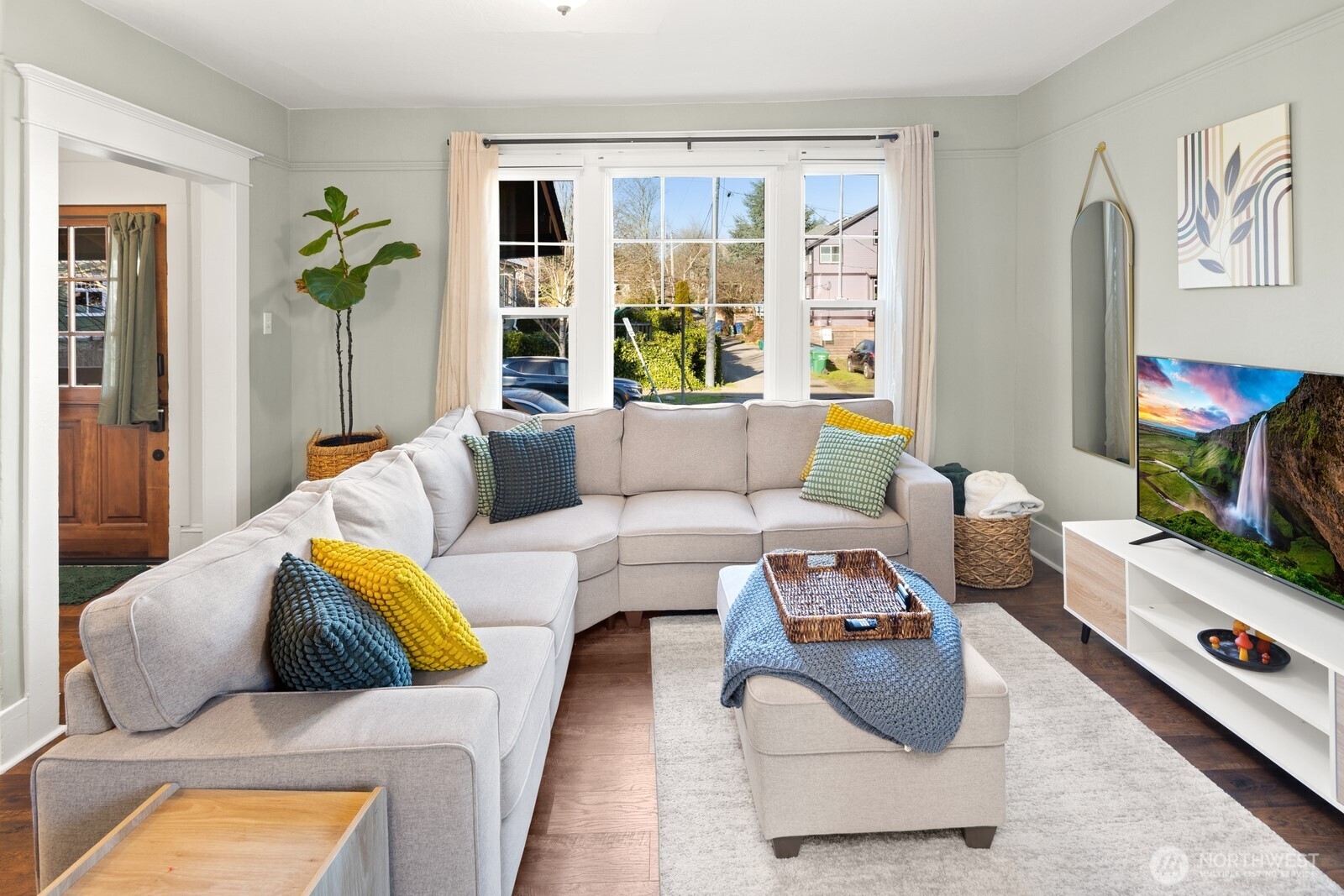 2011 E James Street , Seattle, WA 98122